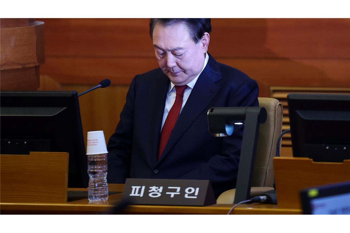 Südkoreas suspendierter Präsident erklärt sich vor Gericht Es ist das erste Mal in der Geschichte Südkoreas, dass ein Präsident persönlich zu einem Amtsenthebungsverfahren erscheint.