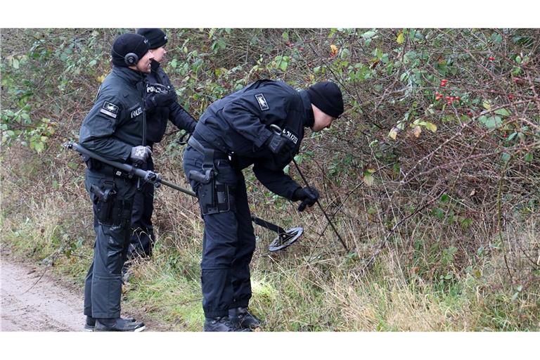 Es ist nicht das erste Mal, dass die Polizei zum Leichenfundort zurückkehrt.