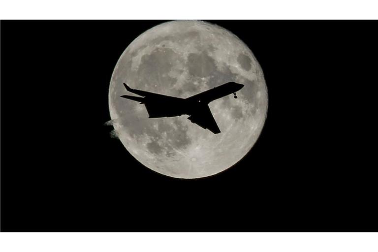 Es könnten bald Tausende Flüge gestrichen werden.