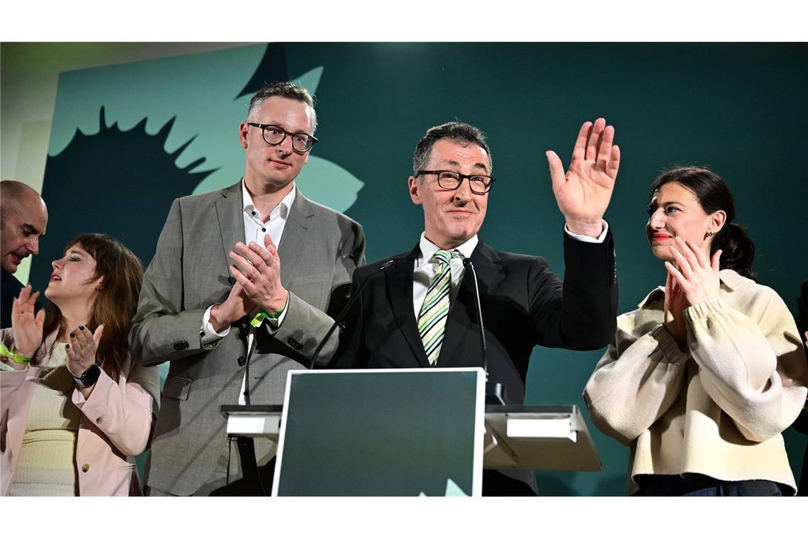 Es sieht gut aus für Cem Özdemir. Seine Grünen liegen bei der Landtagswahl in Baden-Württemberg laut ARD und ZDF leicht vor der CDU.