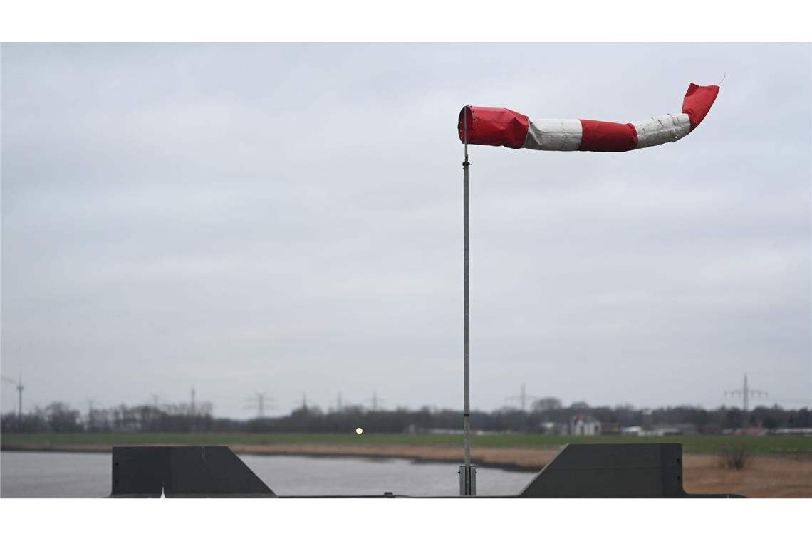 Sturm an Silvester: Mancherorts besser keine Raketen zünden Es stürmt im Norden Deutschlands.