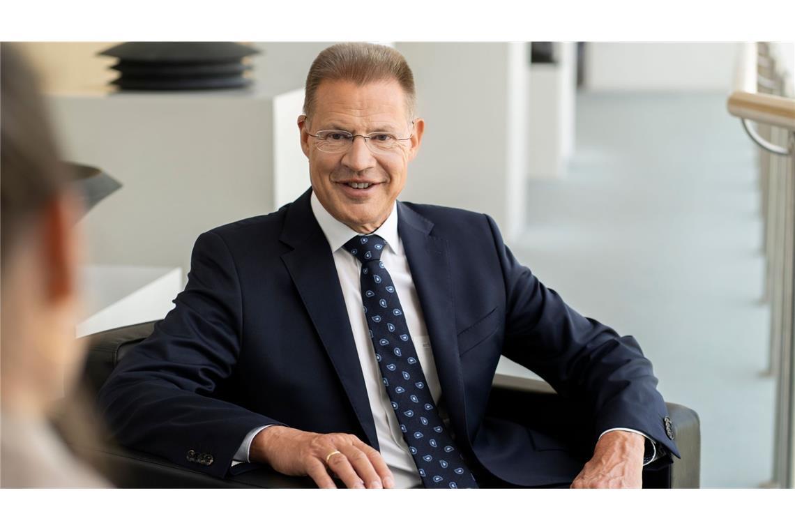 „Es werden auf der einen Seite die Einnahmen der Kassen erhöht, indem Versicherte höhere Eigenanteile zahlen“, sagt  Heiner Scheffold, Chef der Baden-Württembergischen Krankenhausgesellschaft. Zugleich würd im bestehenden System gekürzt, ohne Strukturen zu ändern. I