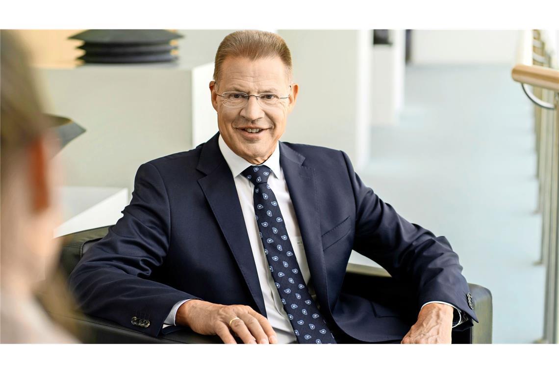 „Es werden auf der einen Seite die Einnahmen der Kassen erhöht, indem Versicherte höhere Eigenanteile zahlen“, sagt  Heiner Scheffold, Chef der Baden-Württembergischen Krankenhausgesellschaft. Zugleich würd im bestehenden System gekürzt, ohne Strukturen zu ändern.