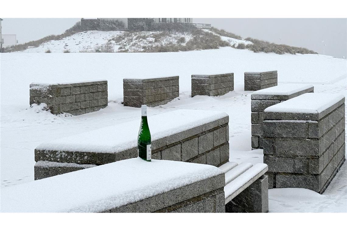 Tief bringt Schnee und Glätte nach Deutschland Es wird kühler und es schneit, am Alpenrand werden bis Freitagabend bis zu 20 Zentimeter Neuschnee erwartet.