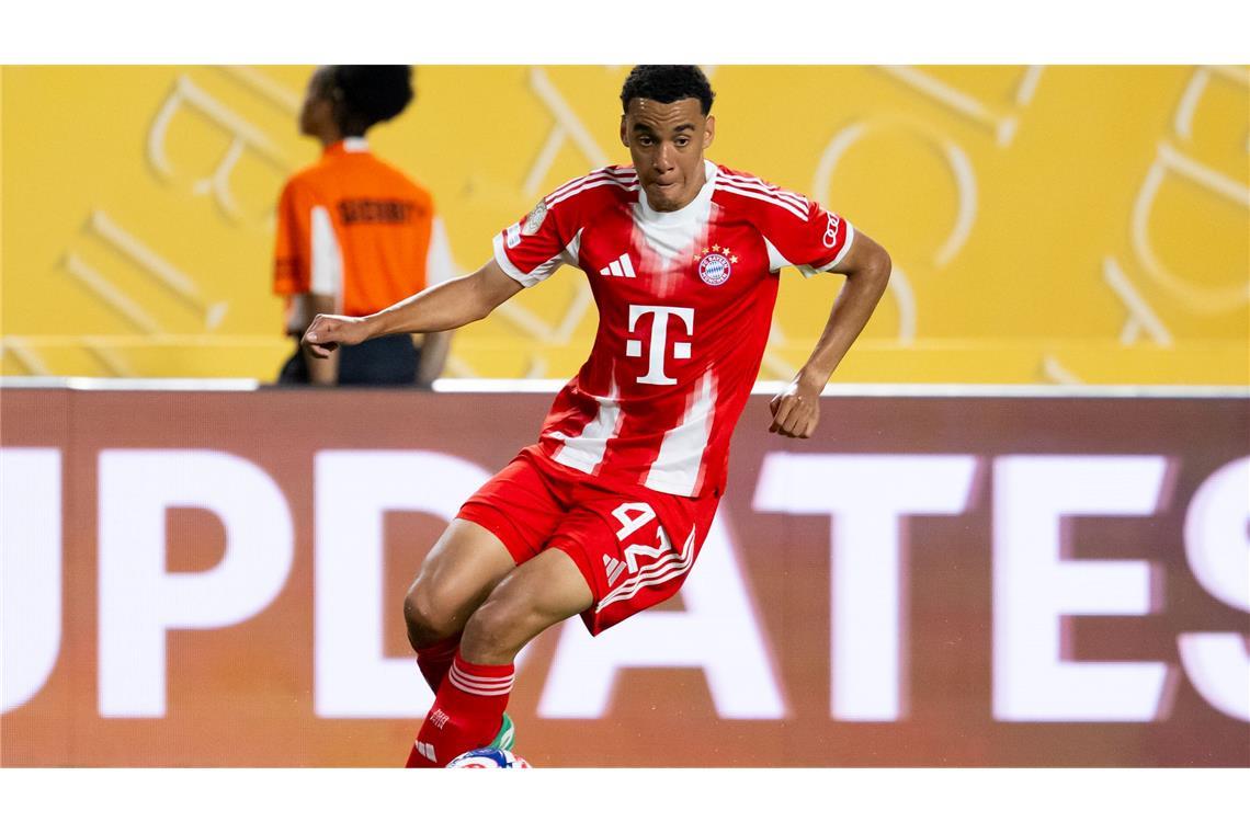Musiala-News da: Bayern meldet erfolgreiche Operation Es wird lange dauern, bis Jamal Musiala wieder den geliebten Ball am Fuß haben wird.