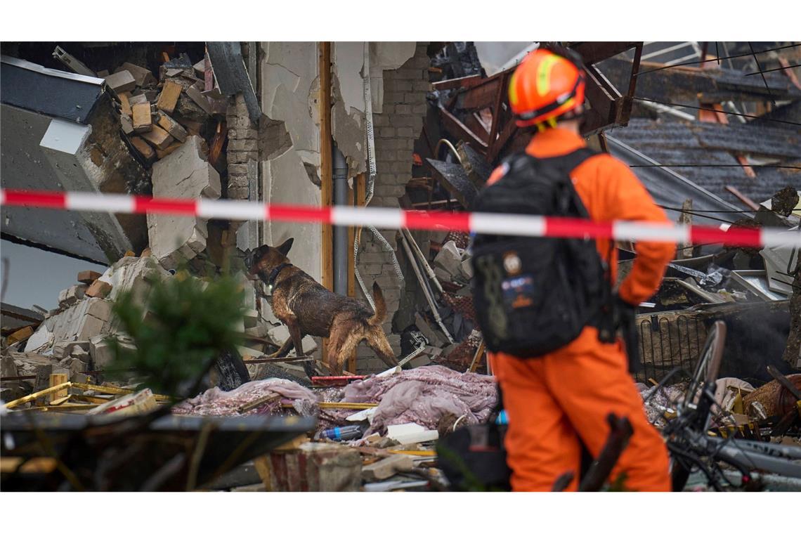 Nach Explosion in Den Haag: Krimineller Hintergrund vermutet Es wird nach weiteren Opfern gesucht.