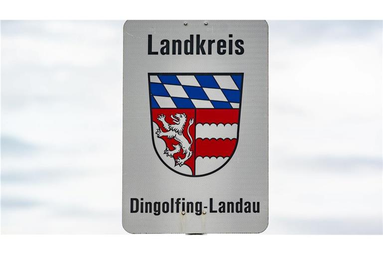 Es wurden fünf Männer festgenommen, die einen Anschlag auf einen Weihnachtsmarkt im Raum Dingolfing geplant haben sollen. (Archivbild)