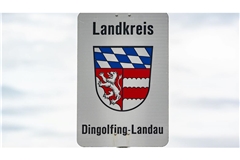 Es wurden fünf Männer festgenommen, die einen Anschlag auf einen Weihnachtsmarkt im Raum Dingolfing geplant haben sollen. (Archivbild)