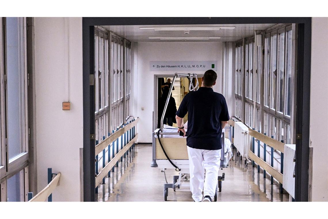 Deutlich mehr junge Frauen wegen Essstörung im Krankenhaus Essstörungen sind eine ernste Krankheit, teilweise müssen Patientinnen und Patienten im Krankenhaus behandelt werden. (Symbolbild)