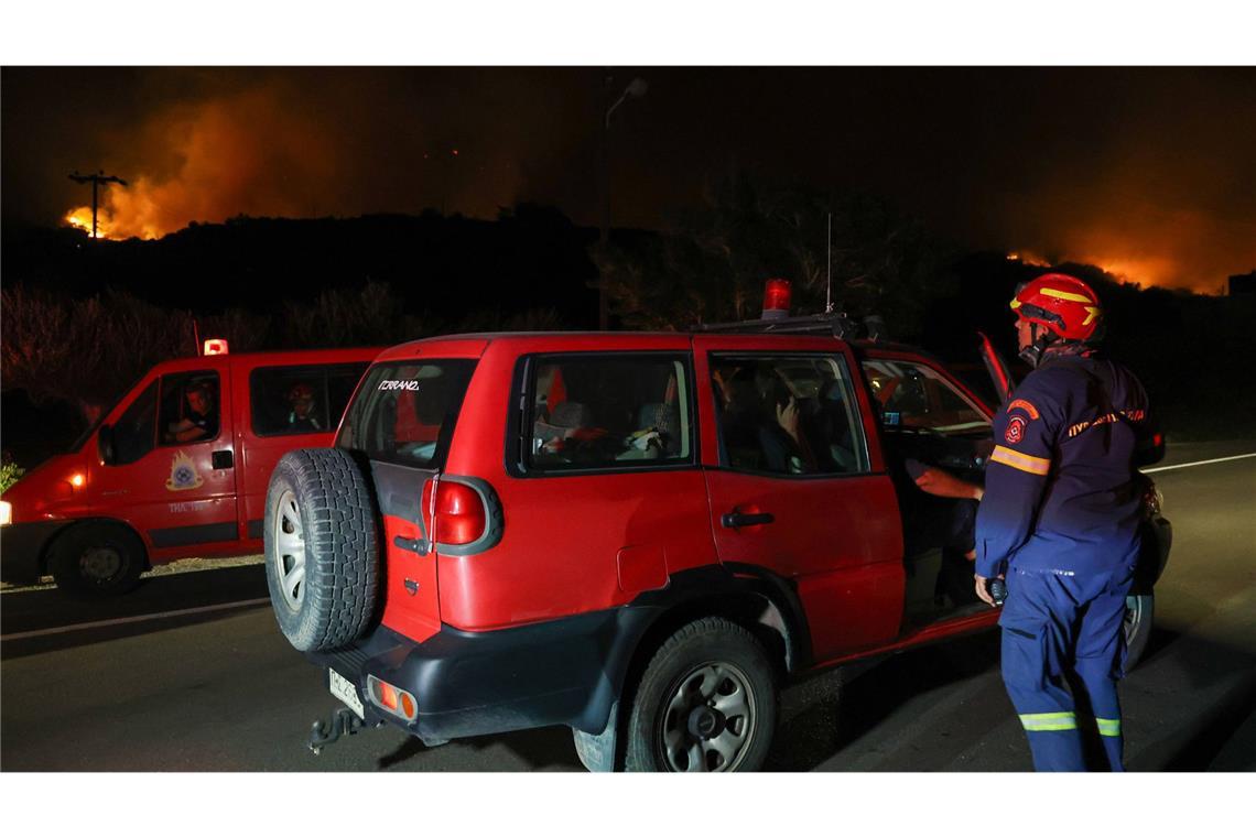 Etwa 150 Feuerwehrleute sind im Einsatz.