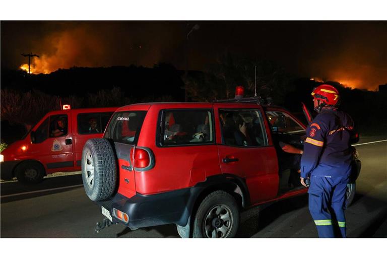 Etwa 150 Feuerwehrleute sind im Einsatz.