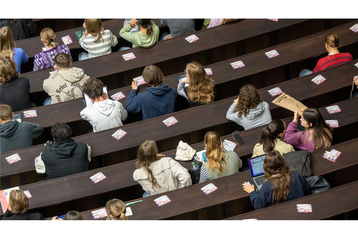 Mehr ausländische Studienanfänger an deutschen Hochschulen Etwa 2,8 Millionen Menschen studieren in Deutschland. (Symbolbild)