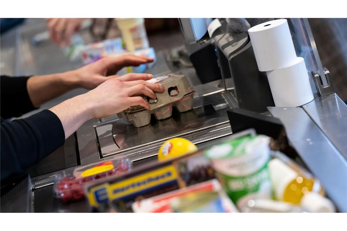 Etwa 3,2 Millionen Menschen in Deutschland arbeiten im Einzelhandel, zum Beispiel in Lebensmittelgeschäften. (Symbolbild)