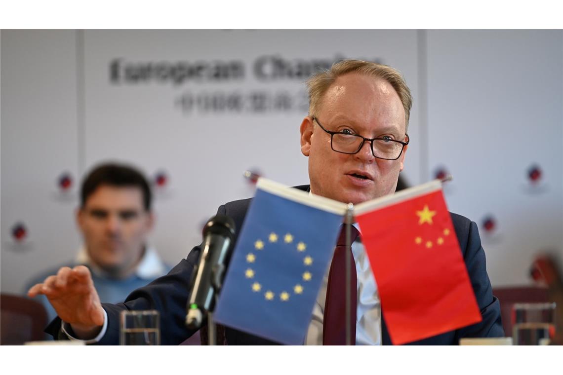 EU-Handelskammer in China: Zukunft mit Trump unklar EU-Kammer-Präsident Eskelund warnte vor hohen Kosten und schwindender Effizienz, wenn EU-Firmen in Geschäft in China isolieren müssen.