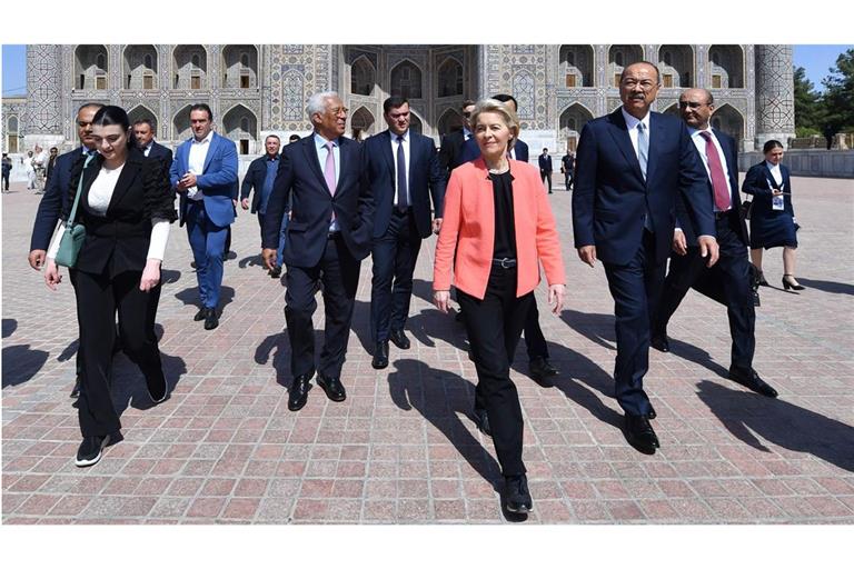 EU-Kommissionschefin Ursula von der Leyen sucht für Europa neue Partner in anderen Weltregionen. Hier ist sie zu Besuch in Usbekistan.