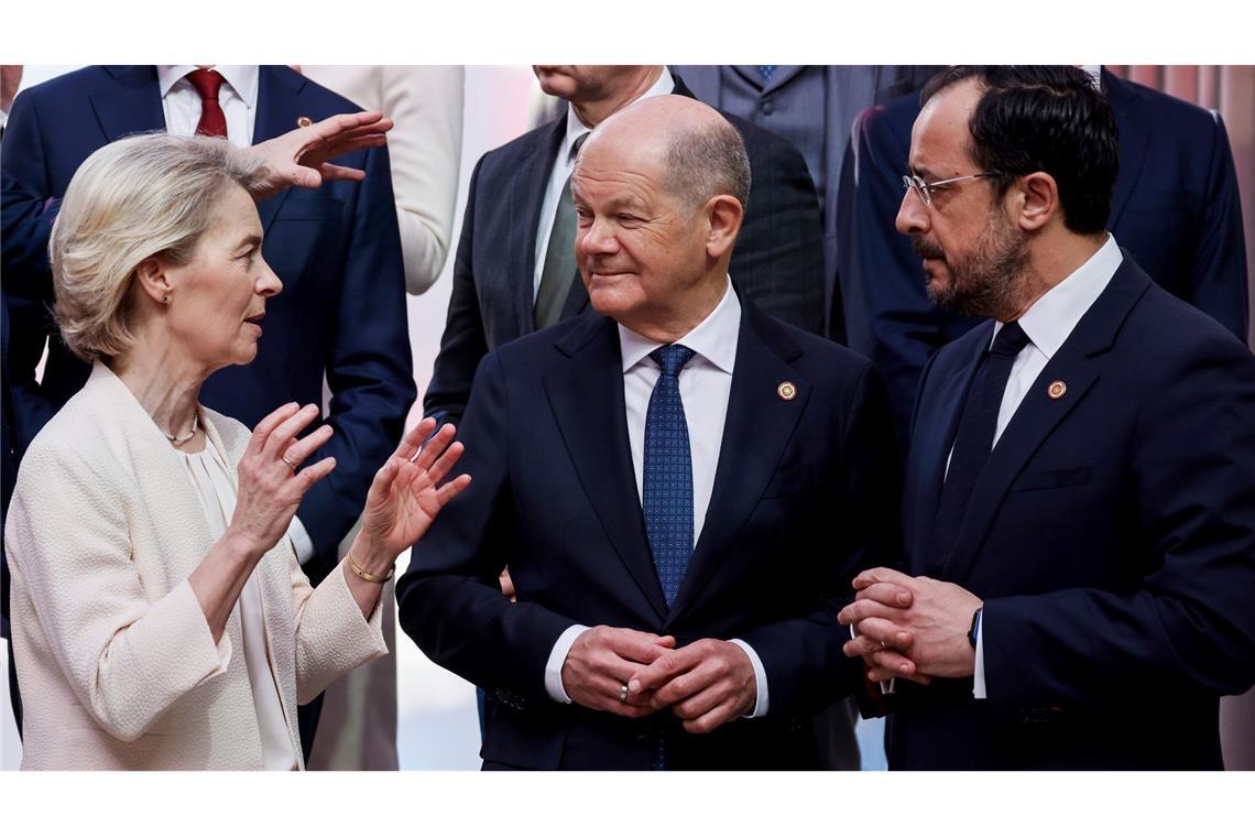 Unterstützerländer wollen Ukraine aufrüsten und absichern EU-Kommissionspräsident Ursula von der Leyen betont die Einigkeit der Europäer bei der Unterstützung der Ukraine.