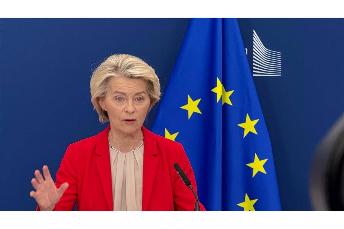 Russland gelassen wegen womöglich neuem Ölpreis-Deckel EU-Kommissionspräsidentin Ursula von der Leyen stellt die Vorschläge für ein neues Sanktionspaket gegen Russland vor.