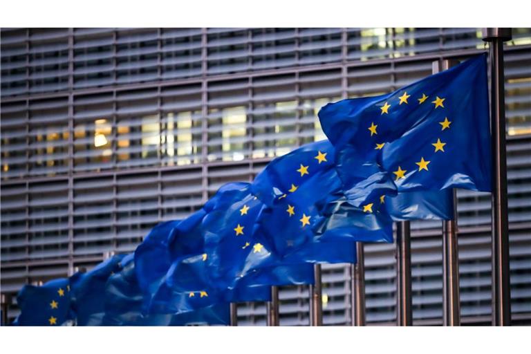 Europa-Flaggen vor dem Sitz der EU-Kommission in Brüssel