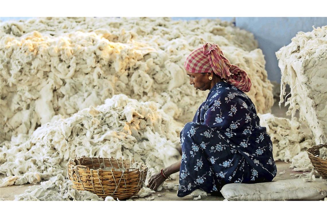 Europäische Unternehmen sollen für Menschenrechtsverletzungen und Umweltverschmutzung in die Pflicht genommen werden. Doch das sogenannte Lieferkettengesetz wird nun entschärft.