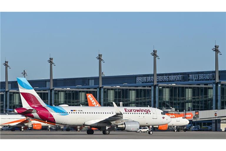 Eurowings-Maschine am Flughafen - einsteigen mit gutem Gewissen, weil man Klimaschutzprojekte unterstützt hat?