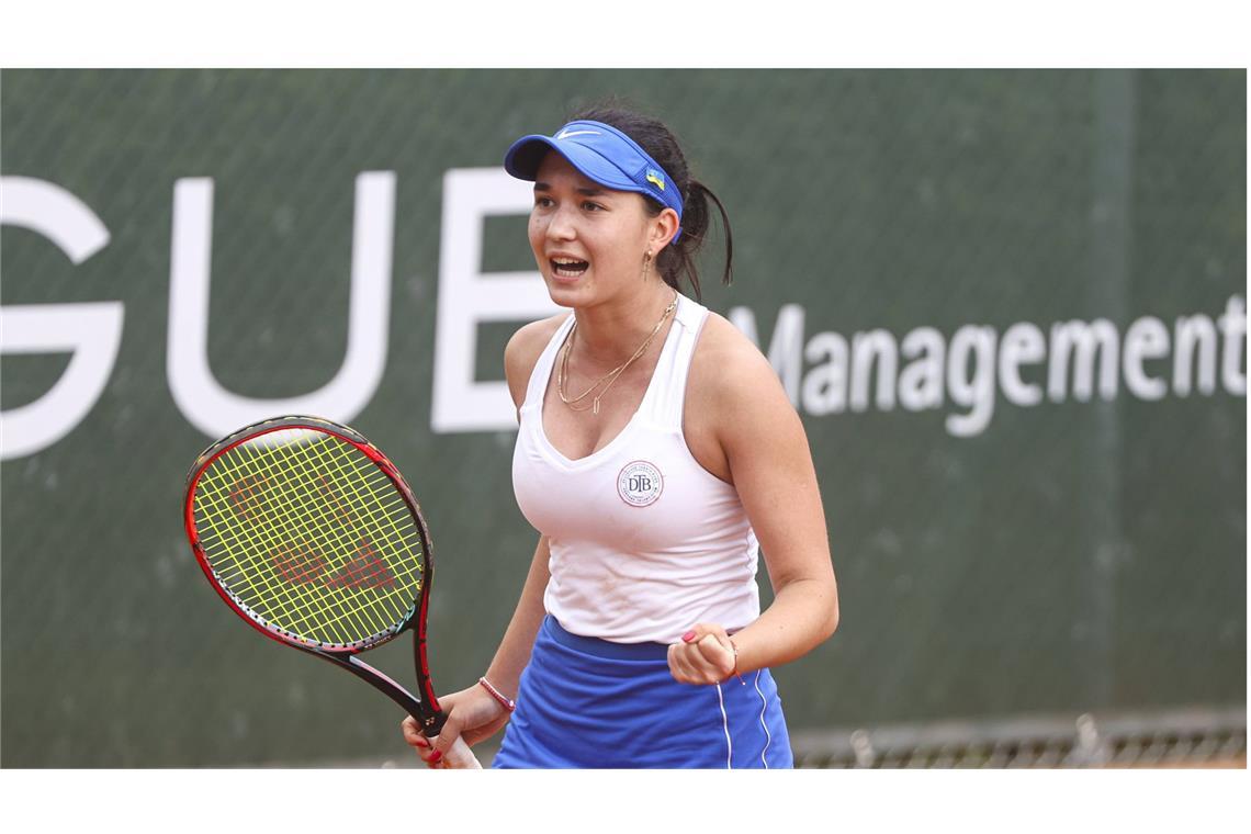 Weltstars & Wildcards – das Duell der Generationen Eva Lys (23 Jahre alt, WTA-Rang 68): Eva Lys ist der größte Hoffnungsfunke am deutschen Tennis-Himmel. Die gebürtige Ukrainerin ist die bestplatzierte Deutsche in der Weltrangliste. 2020 wurde bei ihr eine rheumatische Autoimmunerkrankung diagnostiziert. Das bedeutet, dass sie an manchen Tagen körperlich nicht auf der Höhe ist. Aktuell gehe es ihr laut eigener Aussage aber bestens. Lys kämpft über die sozialen Medien regelmäßig für die Rechte der Frau. Dafür erntete sie bereits viel Lob von Ex-Spielerin Andrea Petkovic. Jetzt steht Eva Lys mit einer Wildcard in Stuttgart im Hauptfeld. Sie ist gekommen, um auch hier Spuren zu hinterlassen.