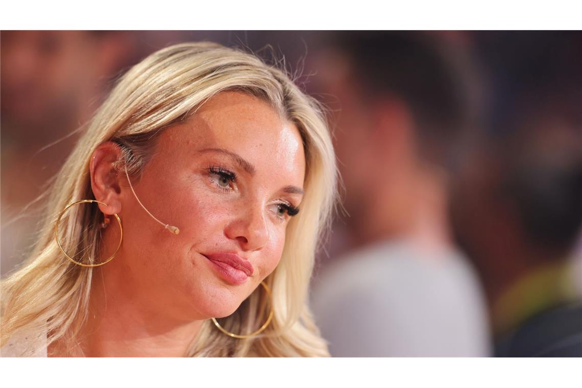 Burdecki geht aufs "Traumschiff": "Evelyn an Bord!" Evelyn Burdecki macht beim "Traumschiff" mit.