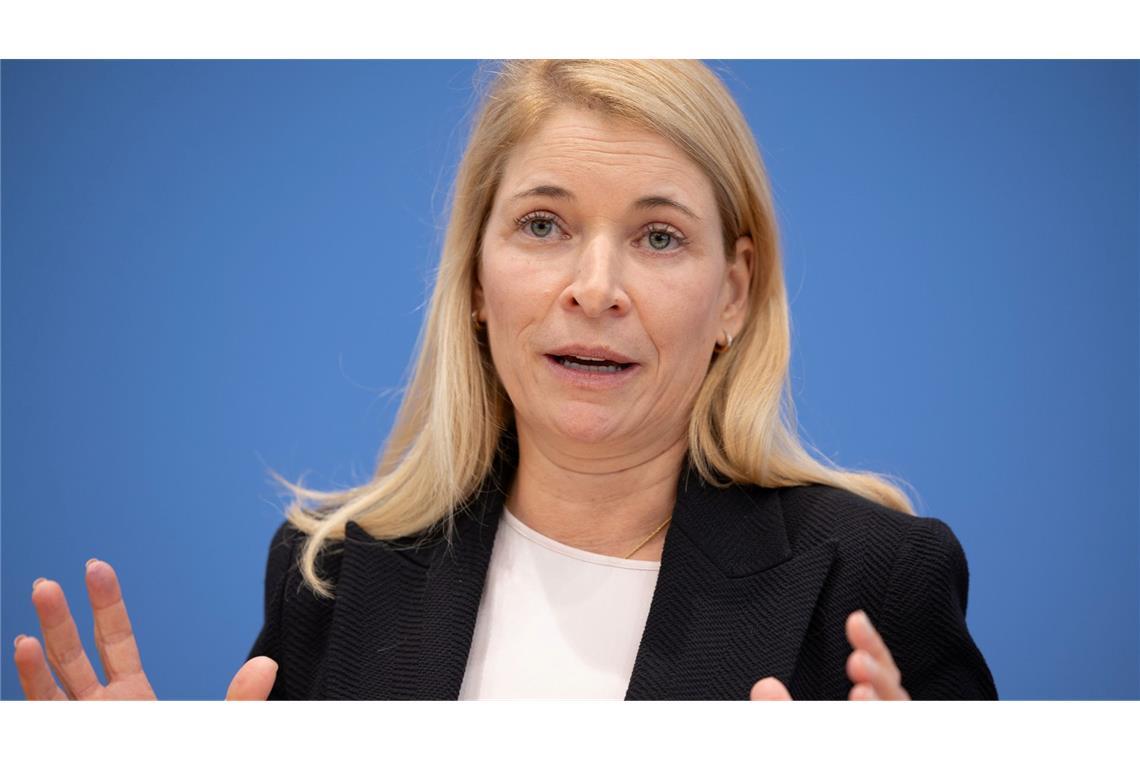 Gläserne Klippe - warum Frauen eher in Krisen Chefs werden Evelyn Palla leitete bisher die Bahnsparte DB Regio - und wird nun Chefin der Deutschen Bahn als erste Frau in der Konzerngeschichte. (Archivbild)