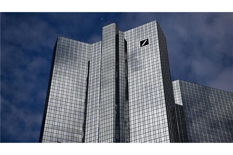 Ex-Investmentbanker fordert rund 152 Millionen von Deutscher Bank (Archivbild)