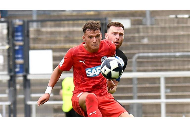 Ex-Kickers-Jugendspieler Karlo Kuranyi trägt den Dress des FC-Astoria Walldorf.