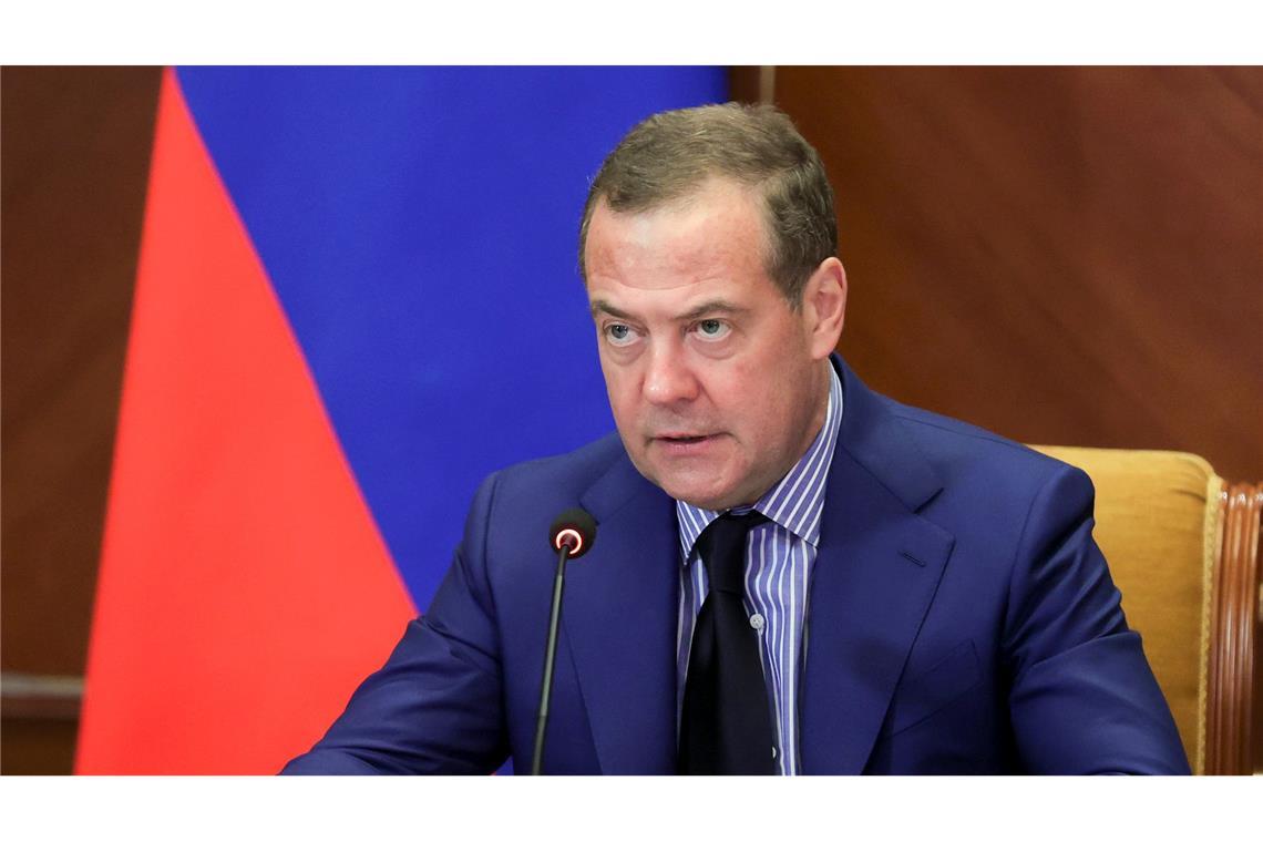 Ex-Präsident Dmitri Medwedew galt eins als liberal, jetzt schlägt er immer wieder besonders scharfe Töne gegenüber dem Westen an. (Archivbild)