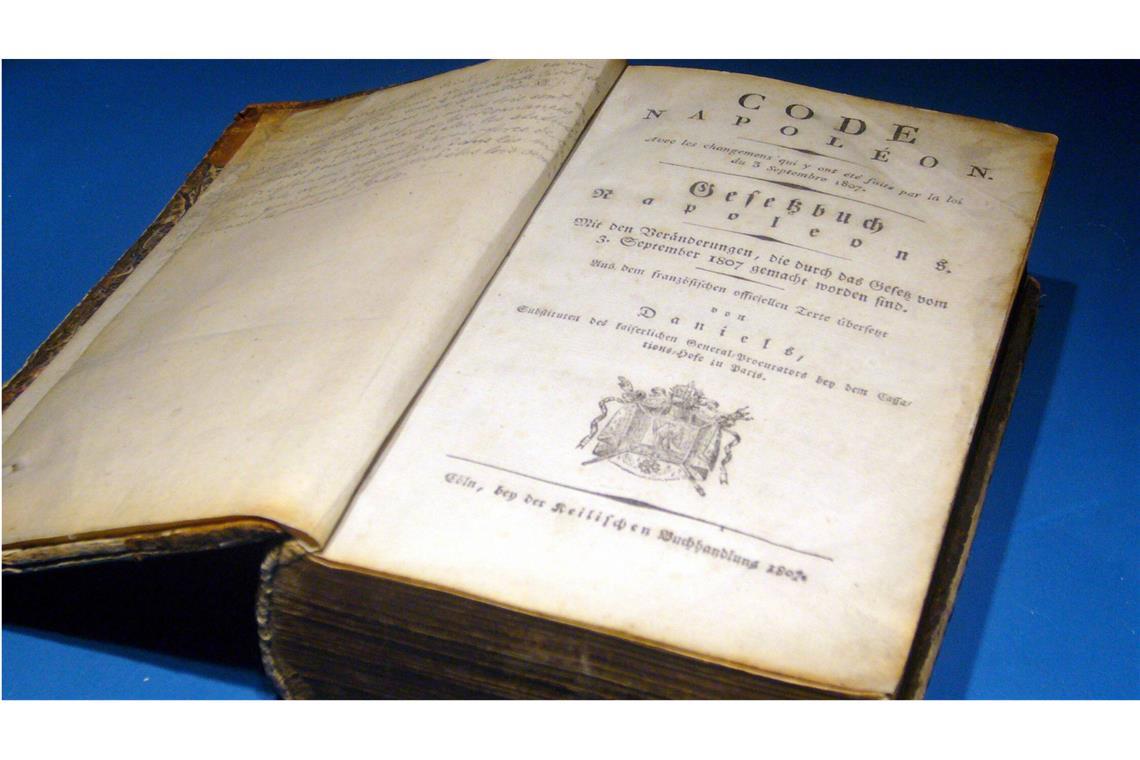 Napoleons persönlicher Code Civil für 395.000 Euro versteigert Exemplar des Code Civll von 1804: Napoleon Bonaparte, der nach der französischen Revolution 1799 an die Macht kam, machte die Ausarbeitung eines einheitlichen Gesetzbuches zu einer seiner Prioritäten.