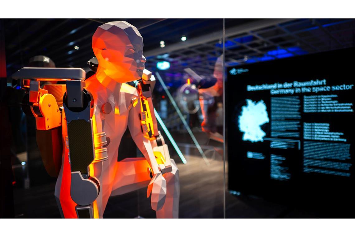 Bilder des Tages Exoskelett für Astronautentraining