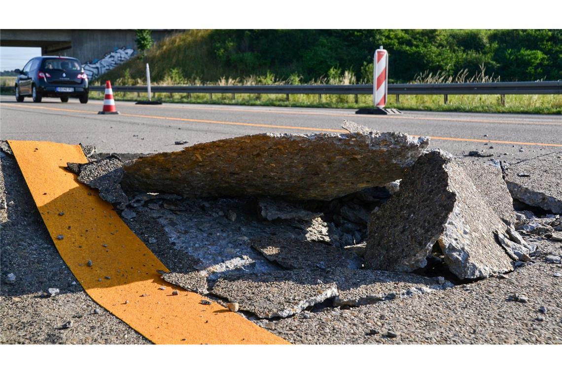 Extreme Hitze kann Beton- und Asphaltfahrbahnen beschädigen. (Archivbild)