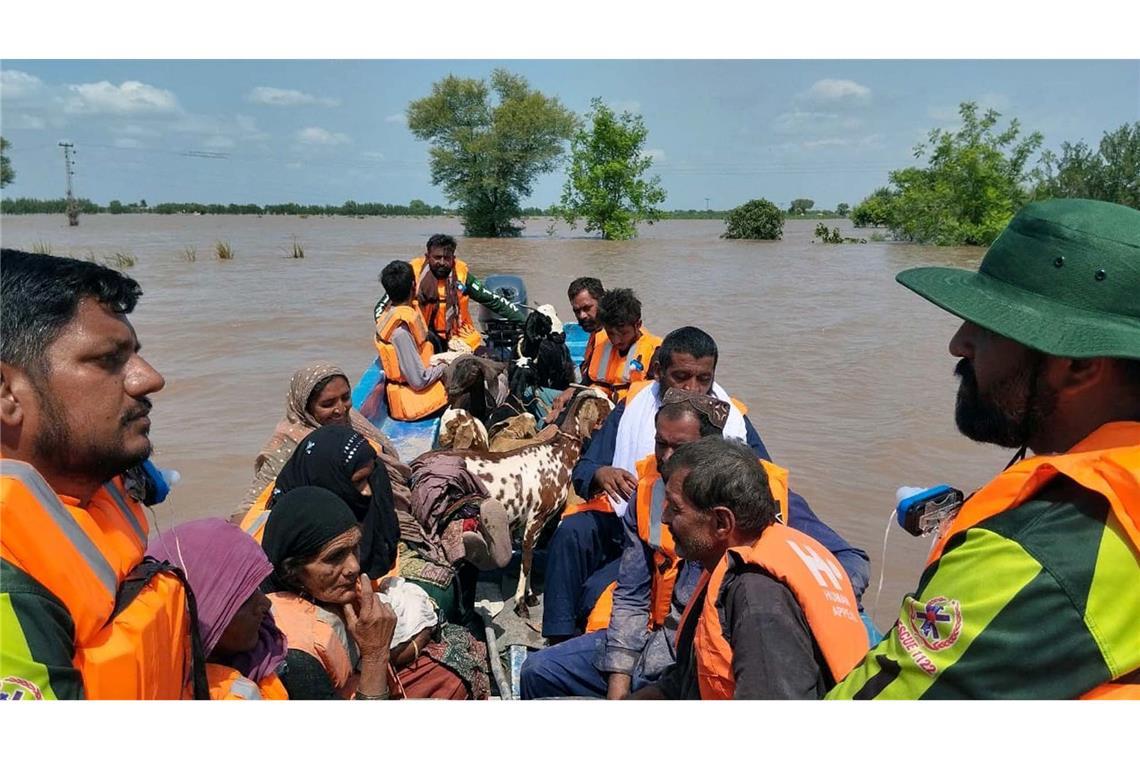 Pakistan: Rund vier Millionen Menschen von Fluten betroffen Extreme Wetterereignisse nehmen in dem südasiatischen Land zu.