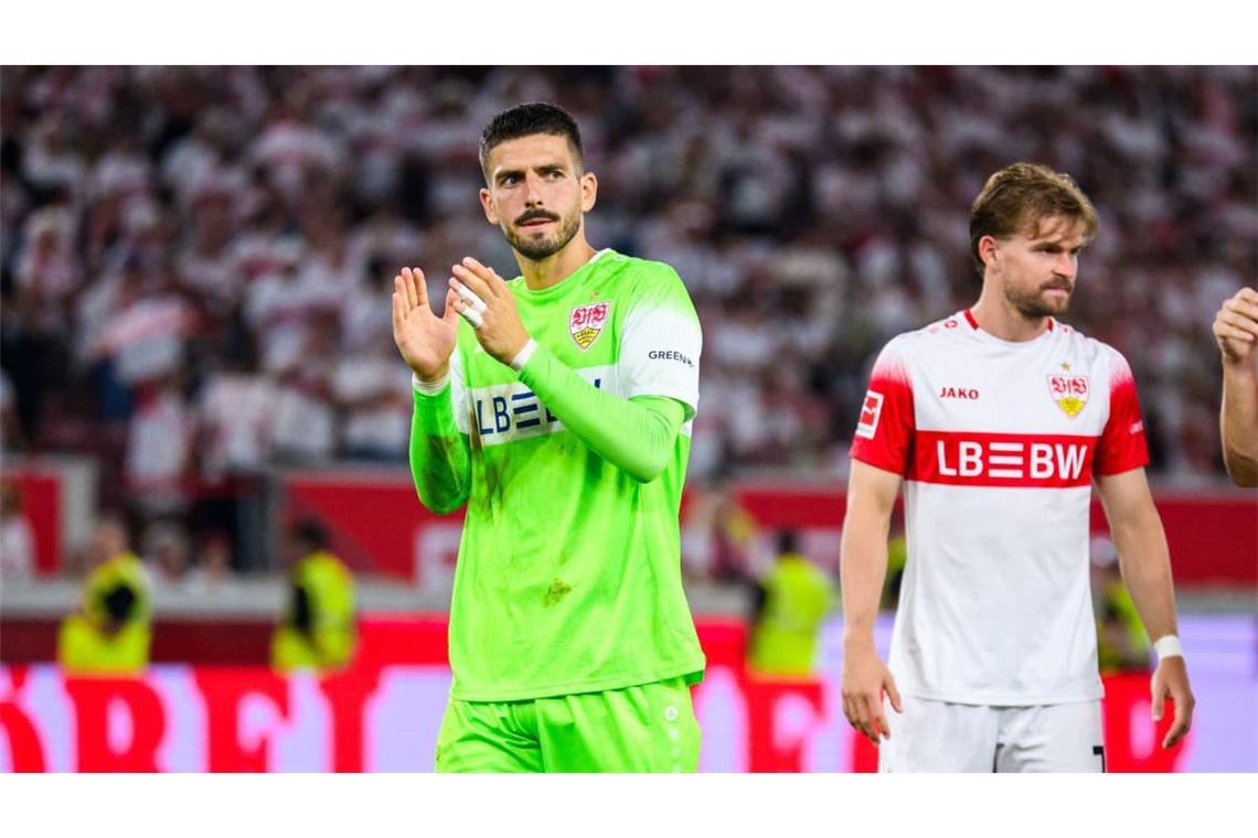Fabian Bredlow (Note 2,5): Trainer Sebastian Hoeneß hatte sich vorab festgelegt: Bredlow durfte im Pokal in Paderborn ins Tor, obwohl Dennis Seimen, die Nummer eins, ja wieder fit ist. Und, was soll man sagen: Bredlow knüpfte dort an, wo er zu Beginn der Saison, als Seimen verletzt war, losgelegt hatte: Solide und souverän war sein Auftritt. Und mehr noch: Bredlow hielt seine schwachen Vorderleute in der Anfangsphase im Spiel. Später dann weniger gefordert.