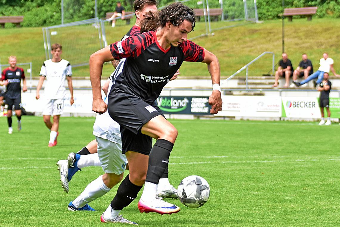 TSG Backnang: Viele Tore, aber keine gute Leistung Fabijan Domic und die TSG setzt sich durch. Mit einem 5:3 in Hall zieht Oberligist Backnang in die nächste Runde ein. Archivfoto: Tobias Sellmaier