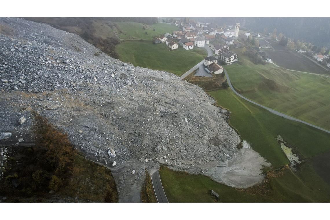 Erdrutsch-Risiko: Schweizer Dorf wird erneut evakuiert Fachleute befürchten einen Schuttstrom mit mehr als 80 Kilometern pro Stunde.