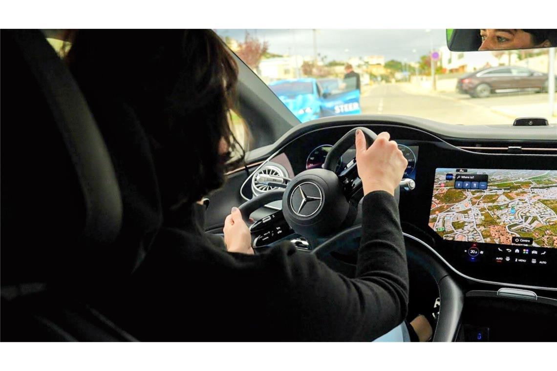 Fährt sich deutlich entspannter: Die Steer-by-Wire-Technologie im neuen Mercedes EQS. Die Lenksäule ist nicht mehr mechanisch mit dem Lenkgetriebe verbunden.