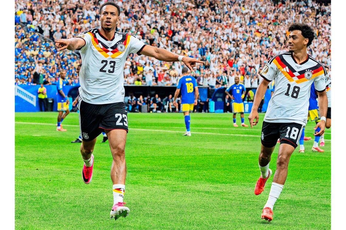 Fällt auf: Felix Nmecha (li.) beim Torjubel