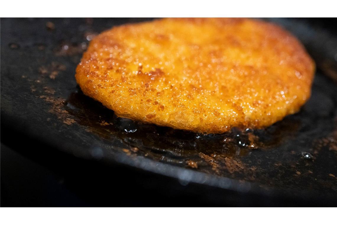 Veggie-"Schnitzel" vor dem Aus? Rügenwalder Mühle warnt Fällt das "Schnitzel" fürs Veggie-Regal weg, müsste Rügenwalder Mühle viele Produkte neu benennen. (Symbolbild)