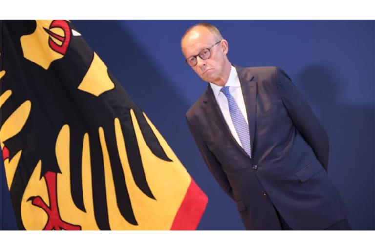 Fällt er oder fällt er nicht? Noch steht Kanzler Merz und bügelt seine Kritiker ab: „Wir wissen, was richtig und gut ist für das Land."