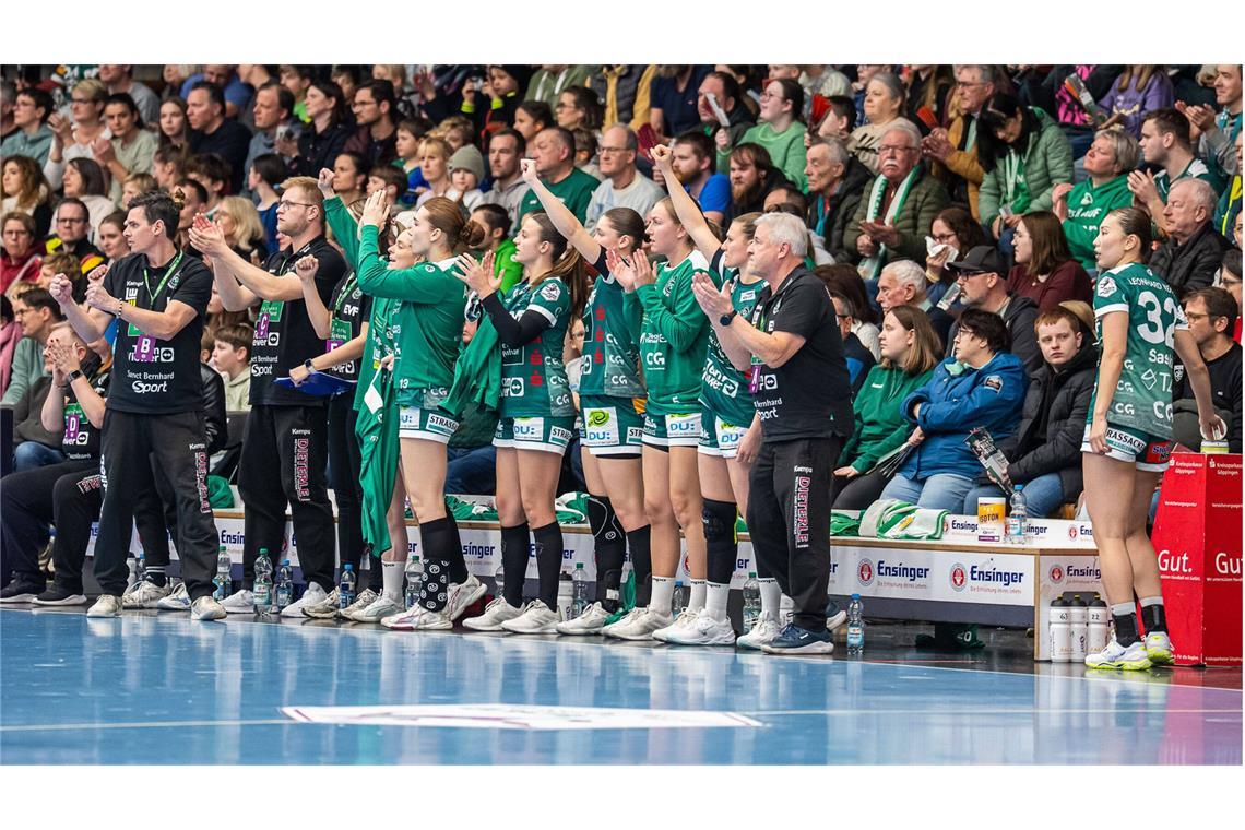 FAG-Frauen jubeln vor 4205 Zuschauern.