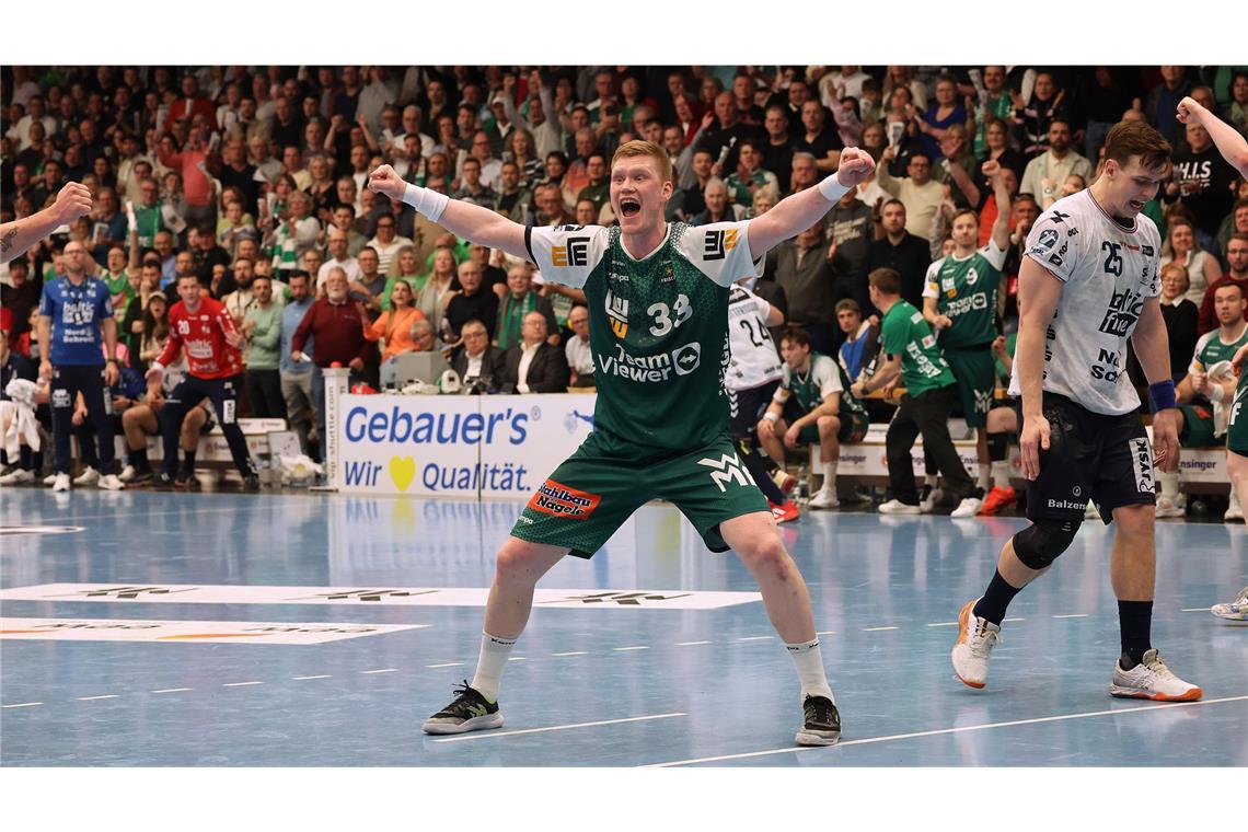 Enttäuschung trotz Punktgewinn im Handballkrimi FAG-Kapitän Ymir Gislason jubelt über eine gelungene Aktion.