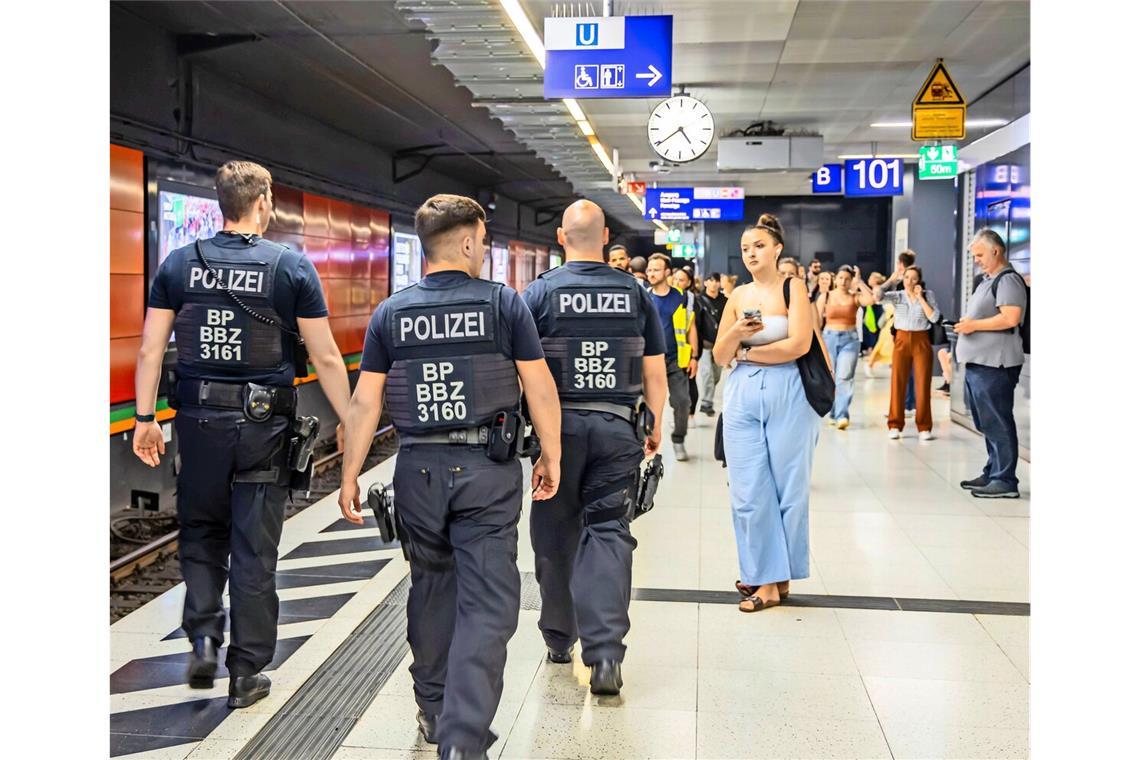 Fahrgäste der Stuttgarter S-Bahn haben die Sicherheit unterwegs weitgehend positiv bewertet.