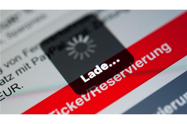 Fahrgäste, die online ein Ticket kaufen wollen, brauchen am Dienstag Geduld.