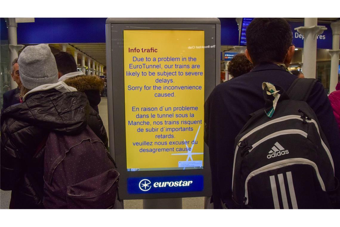 Fahrgäste wurden aufgerufen, ihre Reisepläne zu ändern.