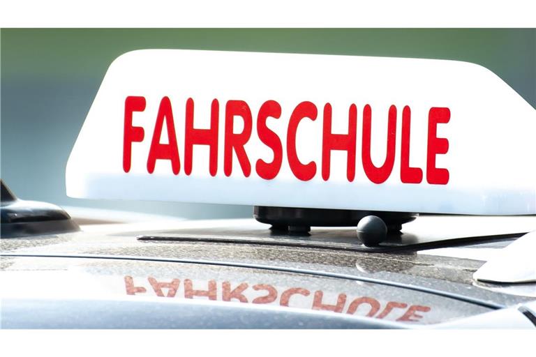 Fahrschulen in Deutschland berichten von Einbrüchen bei Anmeldungen von bis zu 70 Prozent (Symbolbild) .