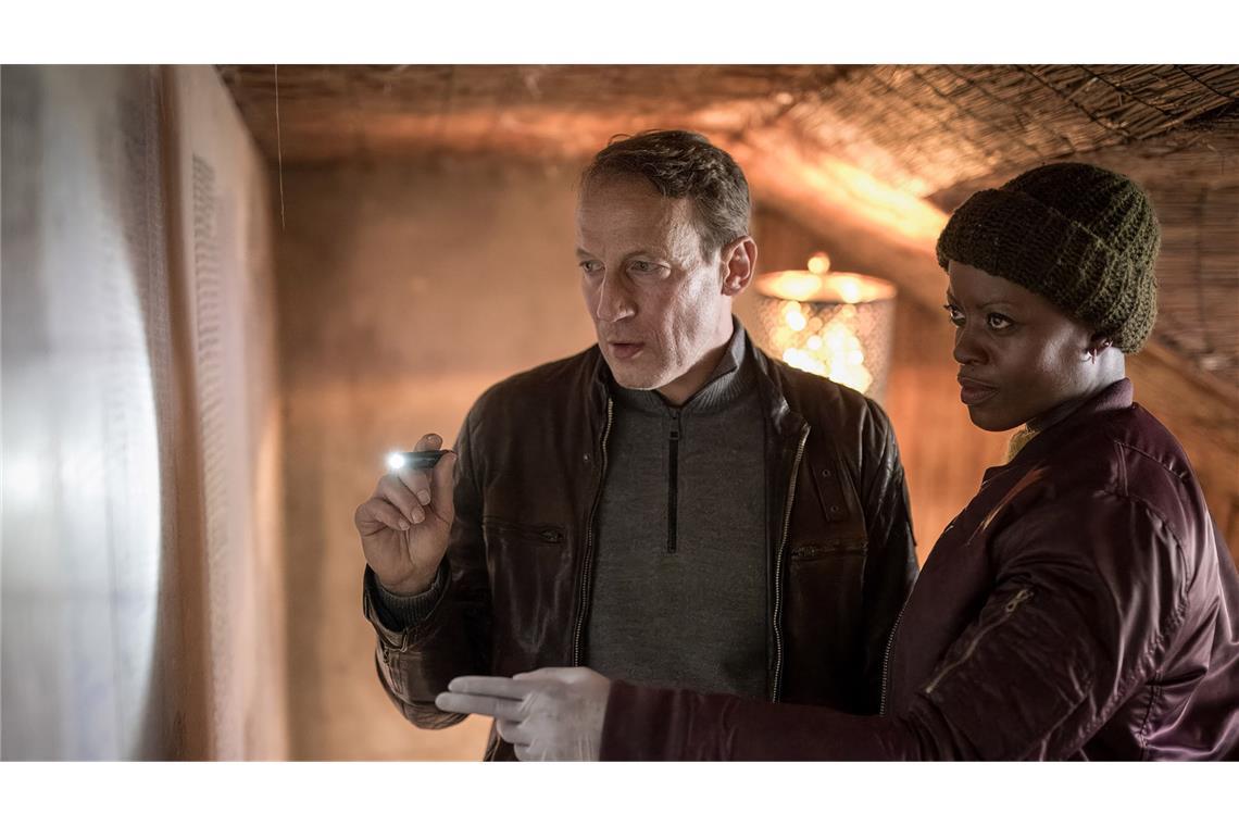 Algorithmus macht Polizeiarbeit Falke (Wotan Wilke Möhring) und Anaïs Schmitz (Florence Kasumba) sind skeptisch, ob der psychisch kranke Kowalski der Täter war. Gibt es Hinweise in seinem Unterschlupf?
