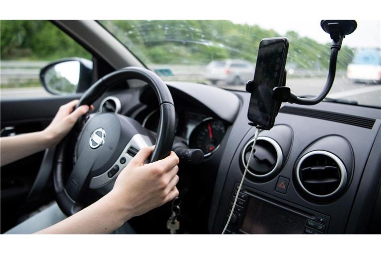 Falsche Angaben zu Straßensperrungen auf Google Maps sorgen für Irritationen bei Autofahrern. (Symbolbild)