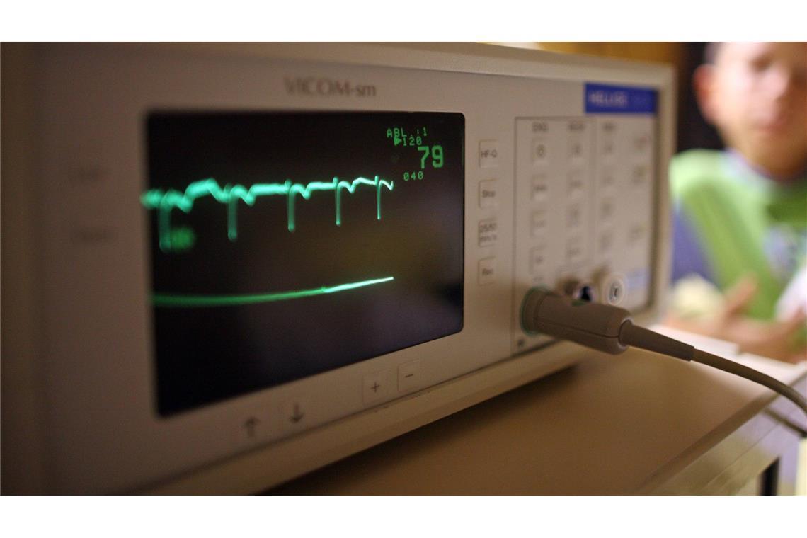 Familien, deren Kinder aufgrund von Fehlbildungen, schweren Atemwegserkrankungen oder nach einem Unfall intensivmedizinisch betreut werden müssen, nutzen einen Kinderintensivpflegedienst vor Ort.